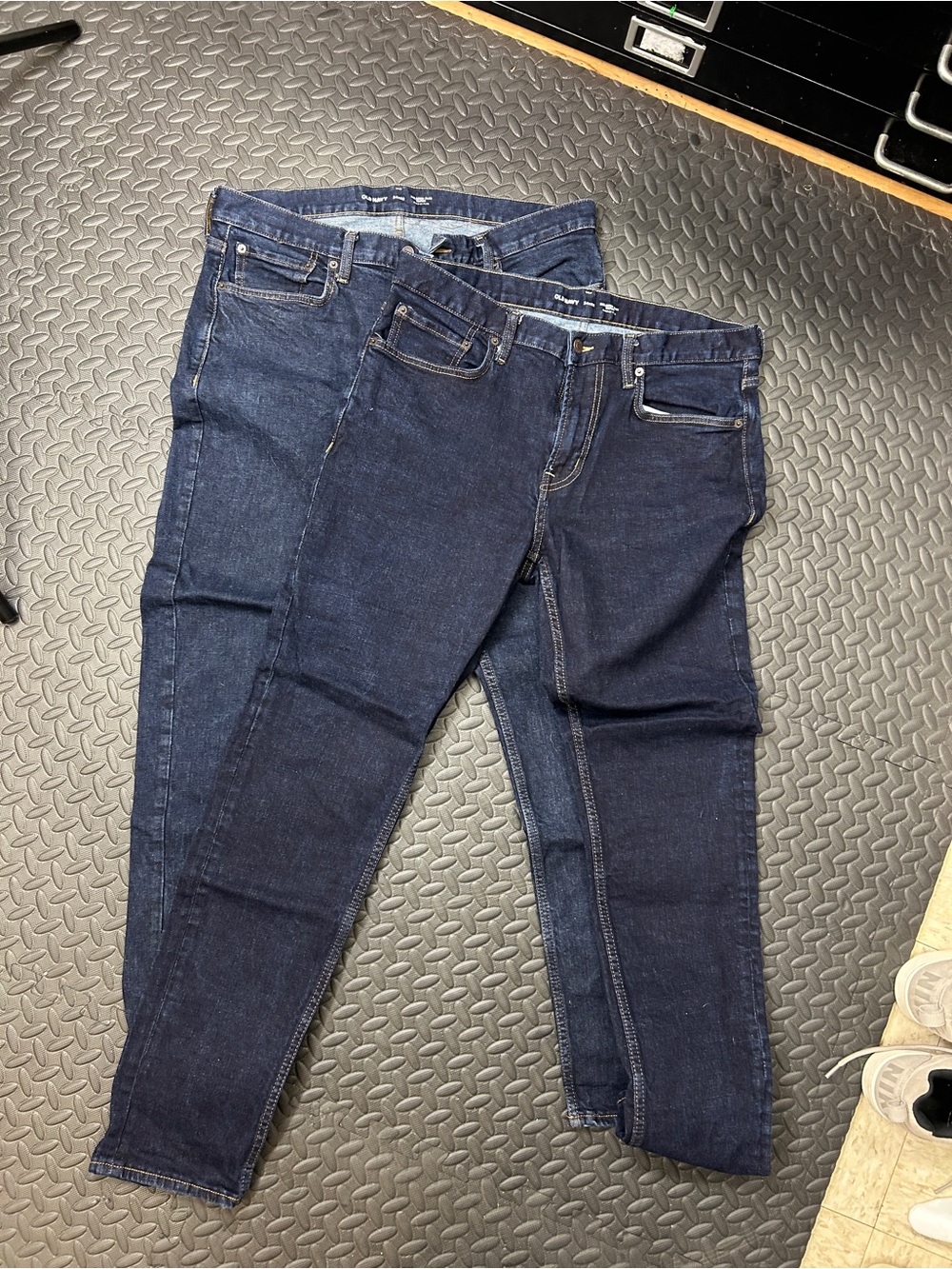 (2) Mens Old Navy Dark Blue jeans Relaxed Slim Tapered 34x32